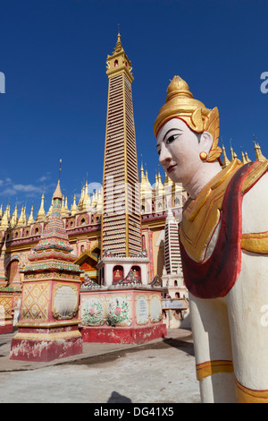 La Pagode Thanboddhay Paya () décorées avec des images de Bouddha Doré mini et mini-stupas, près de Monywa, Région de Monywa, Myanmar (Birmanie) Banque D'Images