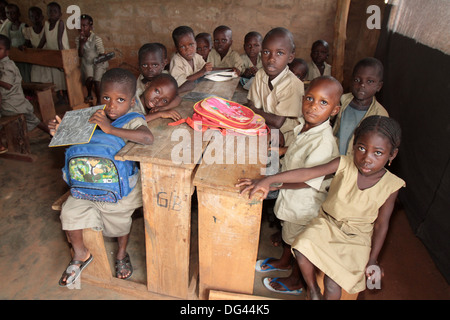 Classe de l'école africaine portait, Hevie, Bénin, Afrique de l'Ouest, l'Afrique Banque D'Images