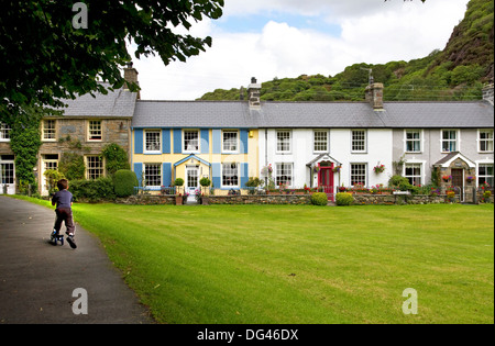 Des mineurs de cuivre ancien rénové maintenant cottages. Maintenant que de nombreux gîtes, Snowdonia, Beddgelert, Gwynedd, au nord du Pays de Galles, Royaume-Uni Banque D'Images