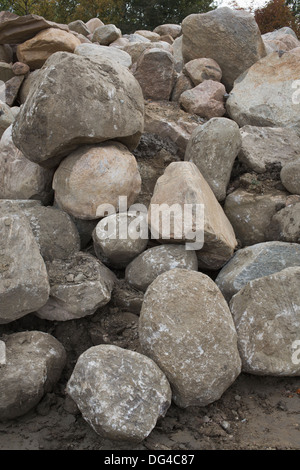 Un tas de gros rochers. Banque D'Images