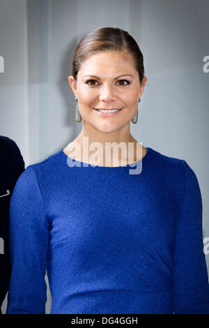 Stockholm, Suède. 14Th Oct, 2013. La princesse Victoria de Suède attend les clients de l'Allemagne au palais royal de Stockholm, Suède, le 14 octobre 2013. Le couple royal néerlandais est sur une tournée à travers l'Europe de se présenter comme nouveau roi et reine. Photo : Patrick van Katwijk/dpa/Alamy Live News Banque D'Images