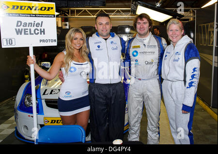 Brands Hatch, Kent, UK. 13 Oct, 2013. Welch's Motorsport Daniel Welch au cours de la dernière journée de la Dunlop British Touring Car Championships à partir de la piste de Brands Hatch. Credit : Action Plus Sport/Alamy Live News Banque D'Images