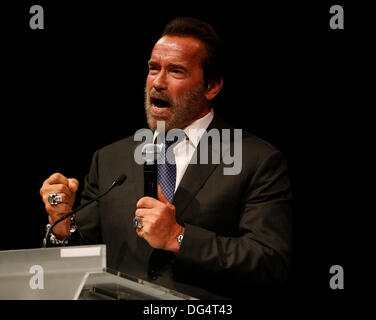 Madrid, Espagne. 12 octobre, 2013. Arnold Classic Europe 2013 à Madrid Arena Stadium. Bodybuilding Final La photo montre Arnold Schwarzenegger : Action Crédit Plus Sport/Alamy Live News Banque D'Images