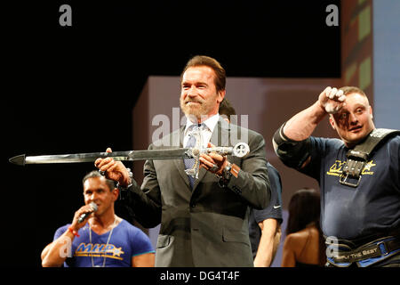 Madrid, Espagne. 12 octobre, 2013. Arnold Classic Europe 2013 à Madrid Arena Stadium. Bodybuilding Final La photo montre Arnold Schwarzenegger : Action Crédit Plus Sport/Alamy Live News Banque D'Images