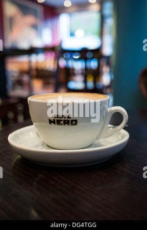 Caffe Nero Coffee cup Crédit photo : David Levenson / Alamy Banque D'Images