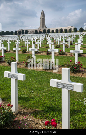 Ossuaire de Douaumont cimetière militaire et pour une première guerre mondiale soldats français et allemands qui sont morts à la bataille de Verdun, France Banque D'Images