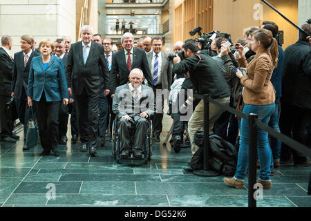 Berlin, Allemagne. Le 14 octobre 2013. Réunion générale entre (CDU/CSU) et le SPD pour préparer la coalition entre les deux parties. Credit : Goncalo Silva/Alamy Live News. Banque D'Images