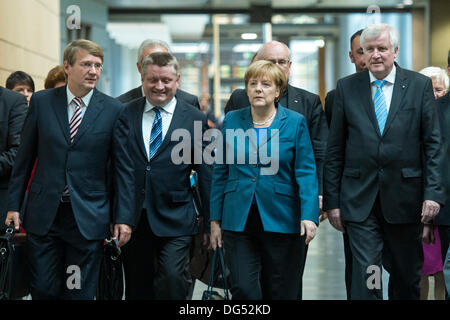 Berlin, Allemagne. Le 14 octobre 2013. Réunion générale entre (CDU/CSU) et le SPD pour préparer la coalition entre les deux parties. Credit : Goncalo Silva/Alamy Live News. Banque D'Images