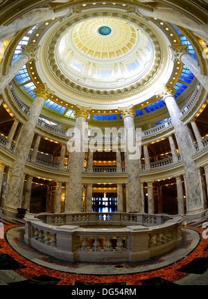 Capitale de l'état du dôme du bâtiment avec des lumières et du verre Banque D'Images