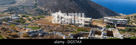 Site de construction sur les collines , de nouveaux bâtiments en construction sur les collines de Folegandros, Grèce, 2013. Banque D'Images