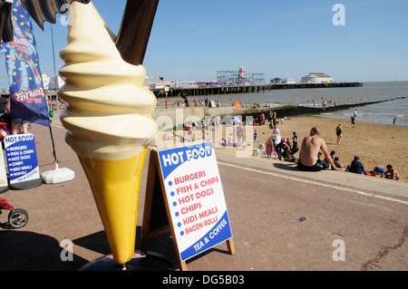 Le front de mer et de la jetée de Clacton-on-Sea dans l'Essex Banque D'Images