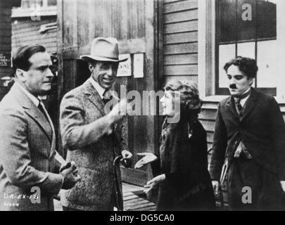 Douglas Fairbanks, D.W. Griffith, Mary Pickford et Charles Chaplin, fondateurs de United Artists Corporation, 1919 Banque D'Images