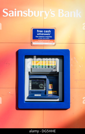 Sainsbury's Bank. Cash Machine automatique à l'extérieur du supermarché au Royaume-Uni. Banque D'Images