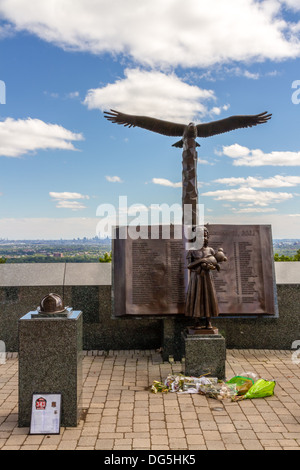 Eagle Rock 9/11 Memorial à West Orange, New Jersey, avec le One World Trade Center dans l'arrière-plan Banque D'Images