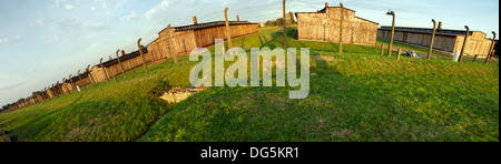 Maisons en bois en camp de concentration Auschwitz Birkenau Banque D'Images