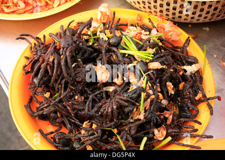 Les insectes frits à la vente, au Cambodge Banque D'Images