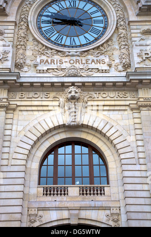 Détail de musée d'Orsay à partir de la Seine, Paris Banque D'Images