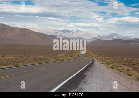 La Route 50 - la route plus solitaire en Amérique, Nevada Banque D'Images