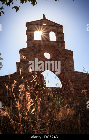 Ruines de l'Byzantine-Norman abbaye de Santa Maria di Tridetti à Staiti, Calabre, Italie. Banque D'Images