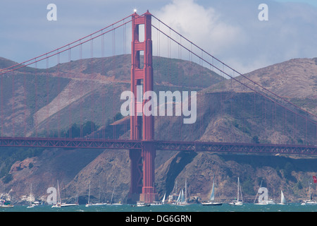 SAN FRANCISCO, CA - le 26 août : des bateaux dans la baie de San Francisco pendant la finale de l'America's Cup 2012. Banque D'Images