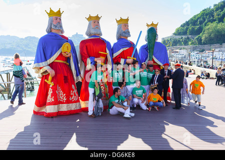 San Sebastian - Festival 29 juin 2013, 200 e anniversaire de la libération de la ville par Napoléon +portugais. Dancing géants. Banque D'Images