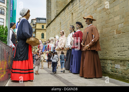 San Sebastian - Festival 29 juin 2013, 200 e anniversaire de la libération de la ville par Napoléon +portugais. Dancing géants. Banque D'Images