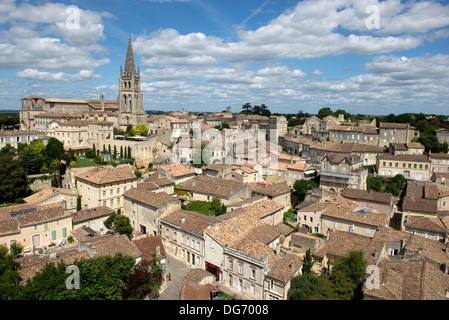 Saint Emilion et vignobles dans la région de Bordeaux célèbre pour ses bons vins et vignobles, un site du patrimoine mondial Banque D'Images