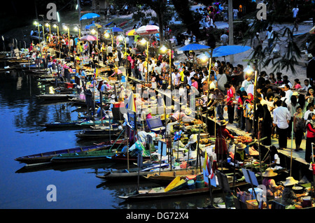 Marché flottant de la Thaïlande - le marché flottant de l'AOH, situé dans le centre de Hat Yai district dans le sud de la Thaïlande Banque D'Images