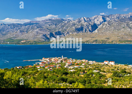 Nature vert et bleu de la mer, vue de la ville de Zadar et le parc national de Paklenica sur la montagne du Velebit Banque D'Images