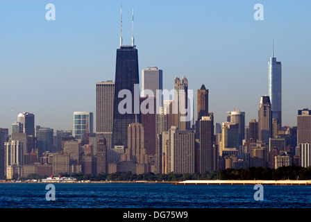 Au début de l'été vue matin de Chicago à partir de Montrose Harbor. Banque D'Images