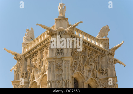 Détail de l'architecture gothique qui orne le haut de la Tour Saint-Jacques (Tour Saint-Jacques) dans le 4ème, Paris, France. Banque D'Images