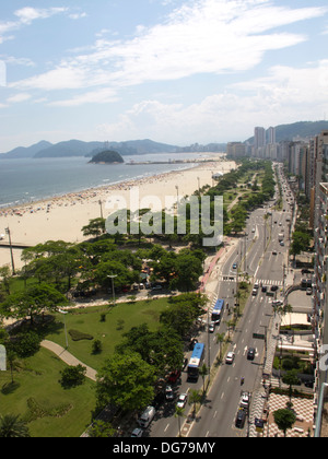 Vue du haut de la plage avenue à Santos, Sao Paulo, Brésil côte d'état Banque D'Images