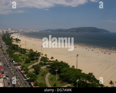 Vue du haut de la plage avenue à Santos, Sao Paulo, Brésil côte d'état Banque D'Images