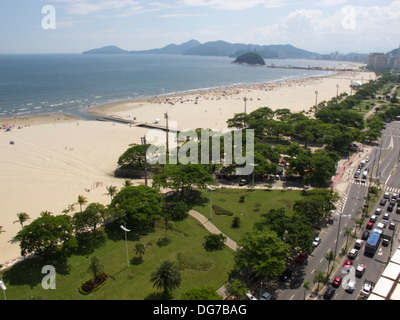 Vue du haut de la plage avenue à Santos, Sao Paulo, Brésil côte d'état Banque D'Images