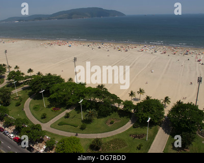 Vue du haut de la plage avenue à Santos, Sao Paulo, Brésil côte d'état Banque D'Images