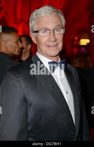 Londres, le 15 octobre 2013 : Paul O'Grady arrivent à l'Attitude Magazine Awards 2013 à la Royal Courts of Justice. © Voir Li/Alamy Live News Banque D'Images