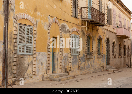 Sénégal, Saint Louis. Architecture de l'époque coloniale française. Banque D'Images