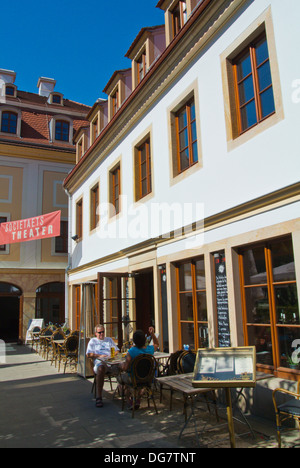 Restaurant dans la cour à l'extérieur du théâtre Societaetstheater Neustadt la ville nouvelle ville de Dresde Saxe Allemagne de l'Est de l'état Banque D'Images