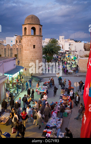 Tunez : Sousse.Rue de France, en arrière-plan à gauche la Grande Mosquée Banque D'Images