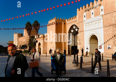 Tunez : Sfax. Murs de la médina. Bab Diwan (la porte principale pour entrer dans la medina) Banque D'Images