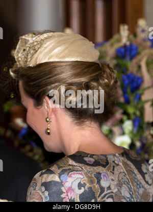 Gand, Belgique. 16 octobre 2013. La Reine Mathilde de Belgique en photo lors de la "Joyeuse Entrée - Blijde Intrede - Joyeuse Entrée" du Roi Philippe et la Reine Mathilde de se présenter au public dans les différentes capitales provinciales, aujourd'hui à Gand, le mercredi 16 octobre 2013 Photo : Albert Nieboer/dpa/Alamy Live News Banque D'Images