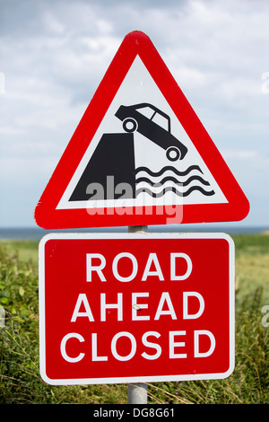 Une route côtière près de Aldbrough Yorkshires sur côte est, Royaume-Uni Banque D'Images