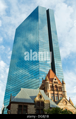 200 Clarenton, anciennement connu sous le nom de Hancock Tower et l'église Trinity, Copley Square, Boston, Massachusetts, USA Banque D'Images