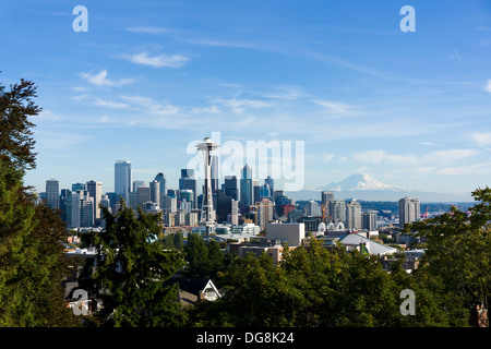 Vue sur les toits de Seattle et le Mont Rainier de Kerry Park. Seattle, Washington, USA. Banque D'Images