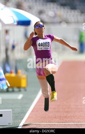 Ajinomoto Stadium, Tokyo, Japon. 13 Oct, 2013. Maya Nakanishi, 13 octobre 2013 - Athlétisme : Le 13e Festival national des sports pour personnes handicapées, femmes en saut en longueur au Ajinomoto Stadium, Tokyo, Japon. © Daiju Kitamura/AFLO SPORT/Alamy Live News Banque D'Images