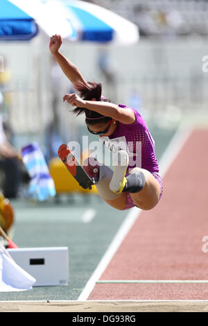 Ajinomoto Stadium, Tokyo, Japon. 13 Oct, 2013. Maya Nakanishi, 13 octobre 2013 - Athlétisme : Le 13e Festival national des sports pour personnes handicapées, femmes en saut en longueur au Ajinomoto Stadium, Tokyo, Japon. © Daiju Kitamura/AFLO SPORT/Alamy Live News Banque D'Images