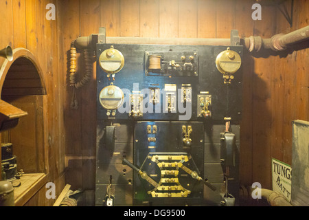 La turbine d'origine du commutateur à Cragside, Rothbury, Northumberland, la demeure de Lord Armstrong, un ingénieur et inventeur de l'époque victorienne, qui s'est tourné vers la première chambre Cragside dans le monde à être éclairée par l'hydro-électricité. Banque D'Images