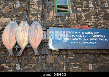 Le fumoir, qui abrite les célèbres Kippers Craster Craster dans village sur la côte de Northumberland, Angleterre. Banque D'Images