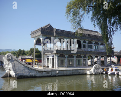 La Chine, Pékin, le Palais d'été construit par l'impératrice Cixi Le Bateau de Marbre Banque D'Images