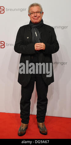 Düsseldorf, Allemagne. 16 Oct, 2013. L'architecte Daniel Libeskind nous pose dans le grand magasin Breuninger sur le boulevard 'Koe' à Duesseldorf, Allemagne, 16 octobre 2013. Le magasin de l'allemand à Stuttgart magasins de détail sera officiellement ouvert à Düsseldorf le 17 octobre. Photo : JAN-PHILIPP STROBEL/dpa/Alamy Live News Banque D'Images